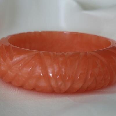 Mid Century Bakelite Carved Bangle Bracelet