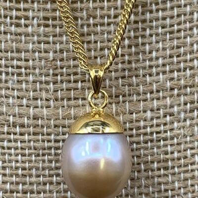 18k Gold & Pearl Necklace - 6.45g tw - chain is 2.51 g - pendant is 3.92 g