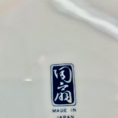(33) Imari Fan Fine Porcelain Dinnerware, Japan     Discontinued Pattern by Arita, Japan
See pictures for details