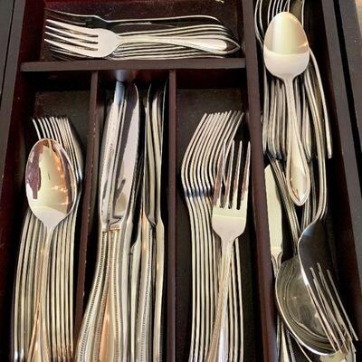 Fantastic stainless steel flatware with TONS of extra serving pieces in wooden chest!
