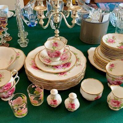 Stunning Royal Albert American Beauty bone china 41 pc service for 8 in mint condition!!