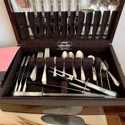 Incredible Northumbria sterling silver flatware 72 piece service for 6 with mahogany case in excellent condition!!