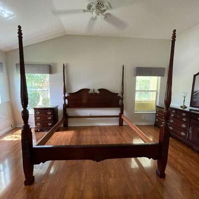 Kincaid (by La-Z-Boy) Solid Wood Queen/King Four Post Bed