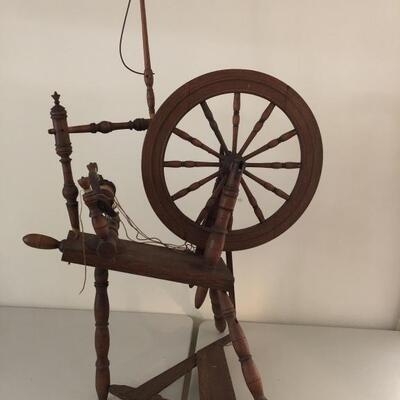 Antique Colonial Style Spinning Wheel