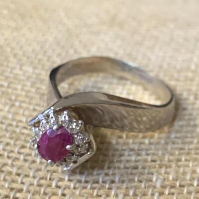 14k White Gold Ring with Ruby & Diamonds Size 7.5