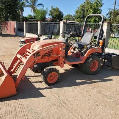 125	

Kubota BX2350 Tractor
SEE VIDEO!!

Runs And Operates. Has Keys. Model No: BX2350 , BX1850. 285.4 Hours. 4â€™ Front Bucket Model...