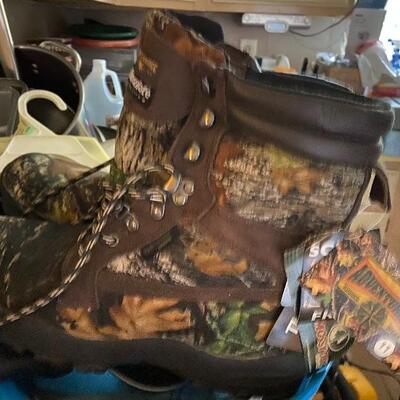 New outdoor boots mens 11 ?