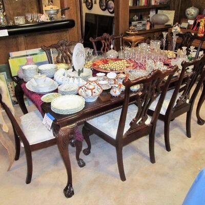Exquisite heirloom-quality Thomasville dining table w/ 8 chairs & 2 leaves - "The Mahogony Collection"