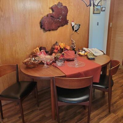 Teak table 3 large leafs 4 chairs