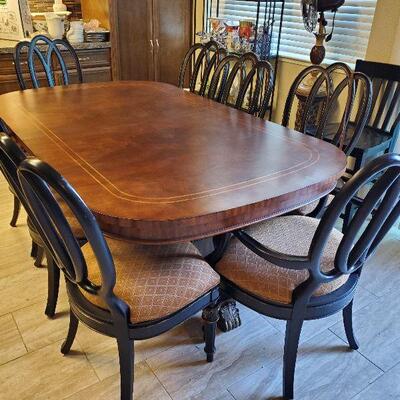 Thomasville Dinning table with leaf and 8 Chairs
