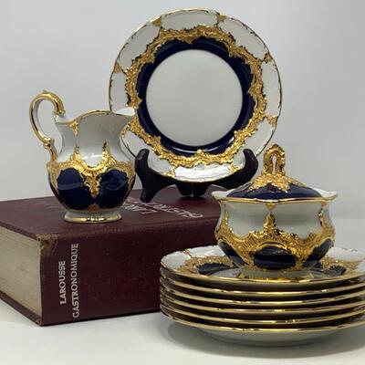Meissen Porcelain B Form Royal Blue and Gold Thirty-Two (32) Piece Set