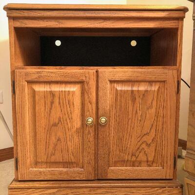 Oak TV Stand w/Swivel Top ~ $60.00                                                            30" H x 26.25" W x 17" D