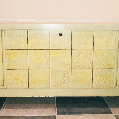 Lane Cedar Chest 21" H x 47" W x 17.5" D ~ $100.00