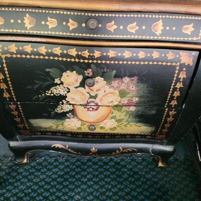 Better picture of this vintage chest that is hand painted