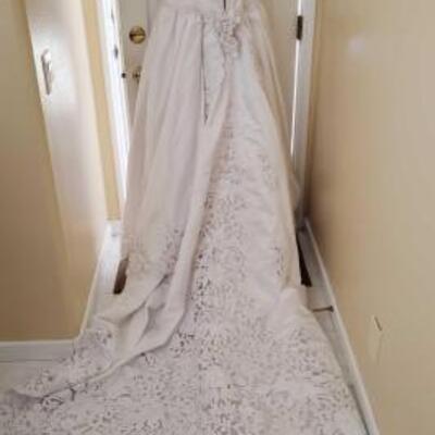 #4032 â€¢ Mary's Wedding Dress Size 16 Color is white.