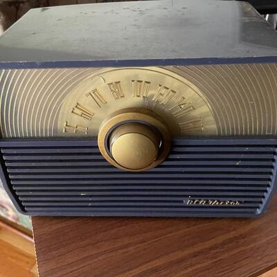 Vintage RCA Victor radio - it works!