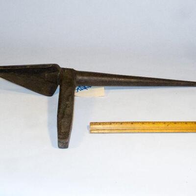 unmarked small portable anvil