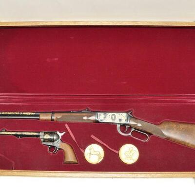 Winchester-Colt Commemorative 2 gun set, gold engraved