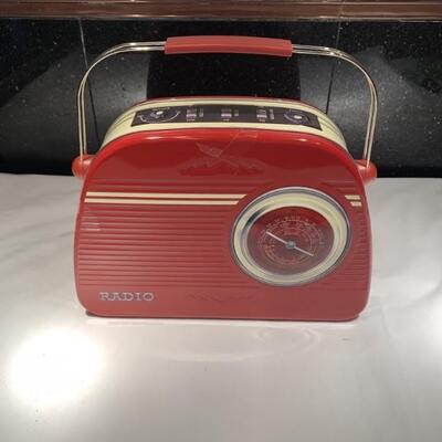 Vintage Style AM FM Radio Lunchbox
