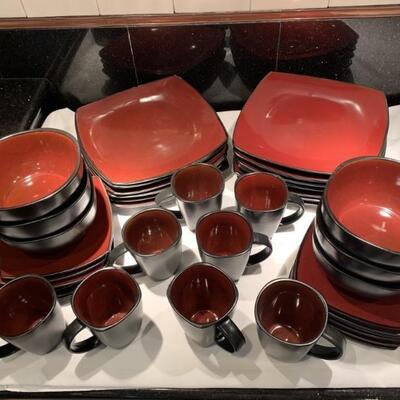 Dramatic Red & Black Dinnerware Set By Gigson Home