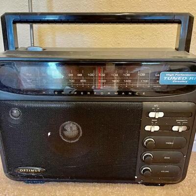 Radio Shack Optimus Long Range AMFM Portable Radio