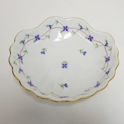 1017	HEREND BLUE CORNFLOWER SHELL DISH, 5 3/4 IN X 5 1/2 IN
