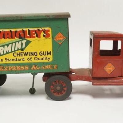1019	WRIGLEY'S SPEARMENT RAILWAY EXPRESS TRUCK, PRESSED STEEL, HAS BATTERY OPERATED HEADLIGHTS, 23 1/2 IN LONG
