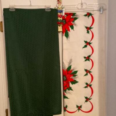 Christmas tableclothes 