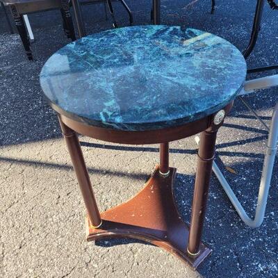 Round table with a marble top. Excellent condition see pictures for details