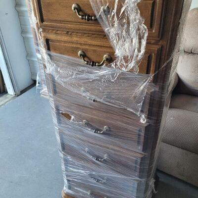 Nice tall chest of drawers in excellent condition