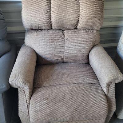 Another lift chair, this one is a fabric covered chair. Very good condition, see pictures