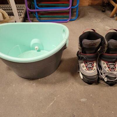 #2904 • Women's Vans Snow Boots and Igloo Bucket with Drain Plug: Women's Vans Snow Boots Size 8.