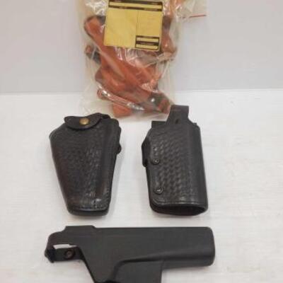 #2706 • Leather Holsters, Glock 45 Holster, Galco Glock 17 Leather Right Hand Holster/Harness