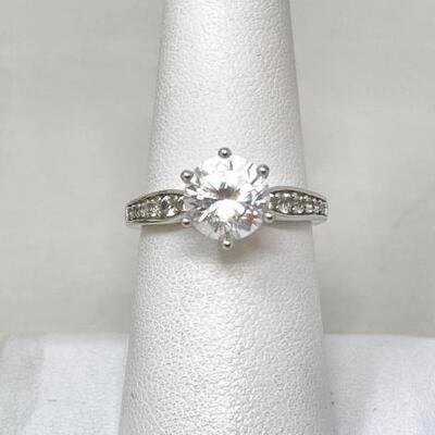 #958 • Sterling Silver Ring With White Sapphire And Box,4.6g. Weighs Approx 4.6g Size 7. 