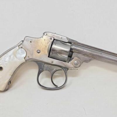 #326 â€¢ Smith & Wesson Safety Hammerless .32 Revolver. Serial Number: 57868 Barrel Length: 3.5