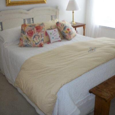 Painted White Headboard QUEEN Bed