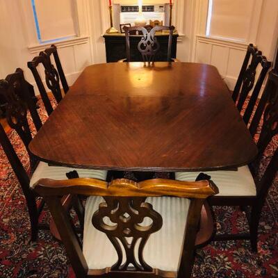 Huntley Simmons dining set
Mahogany Dining table 3 leaves 6 chairs