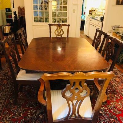 Mahogany Dining table 3 leaves 6 chairs