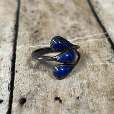 925 Silver Lapis Ring size 6 Weighs 2.27 grams