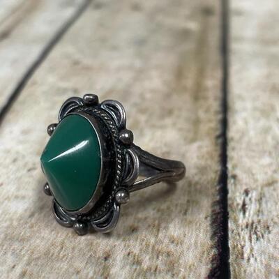Jade Sterling Ring size 6 weighs 3.2 grams, marked 925