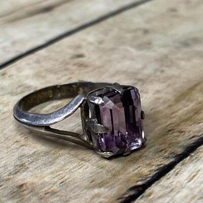 925 Silver Ring Set with a Purple Amethyst Stone