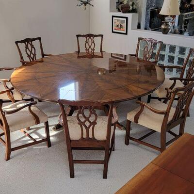 Chelsea Mahogany Dining table 7' round, 8 chairs with arms. Seats 22