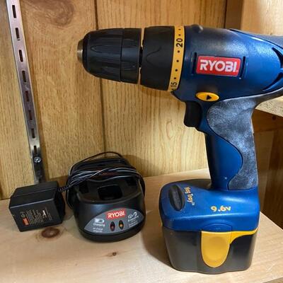 Power drill/charger