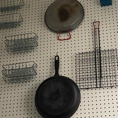 Cast iron and fire cooking grate