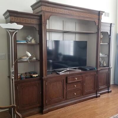 1073A	STANLEY 4 PIECE WALL UNIT W/LIGHTING, CONTENTS NOT INCLUDED, WALL UNIT ONLY, TOTAL WIDTH IS 121 IN X 95 IN HIGH

