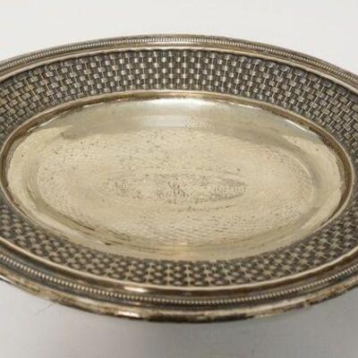 1033	SILVER FOOTED BREAD TRAY MARKED 750
