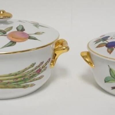 1066	2 ROYAL WORCESTER EVESHAM ROUND SERVING DISHES, COVERED, LARGEST IS 8 3/4 IN ACROSS THE HANDLES
