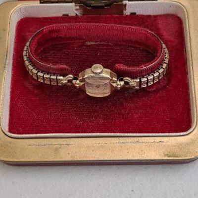 Hampden 17 Jewels, 14K gold case Ladies watch