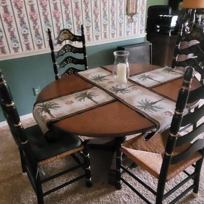 dining rom table and four chairs