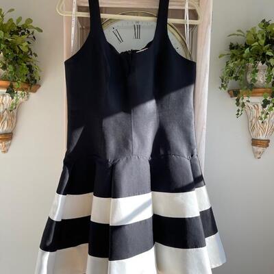 beautiful fit dress by Halston Heritage 